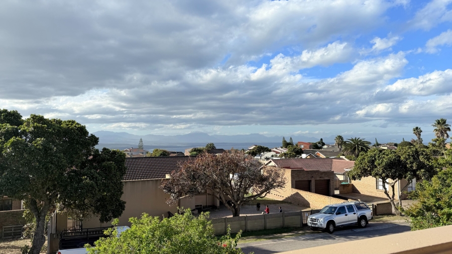 To Let 3 Bedroom Property for Rent in Heiderand Western Cape
